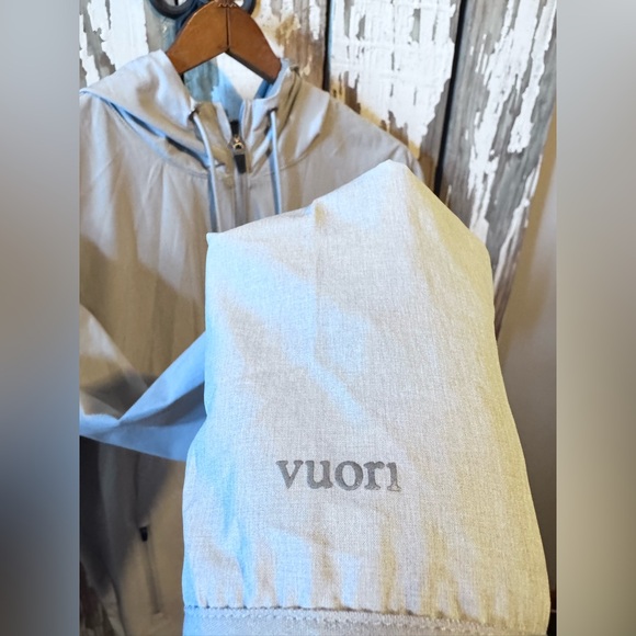 Vuori Outdoor Trainer Shell Jacket Platinum Size XS - Picture 7 of 10